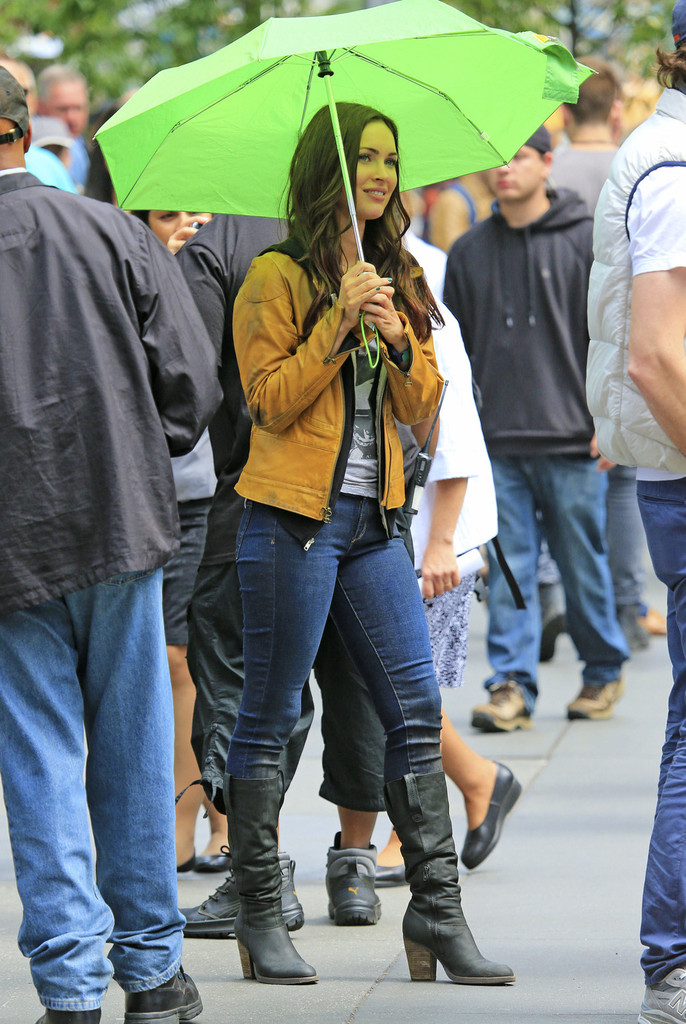 Megan-Fox-in-jeans-TMNT-3