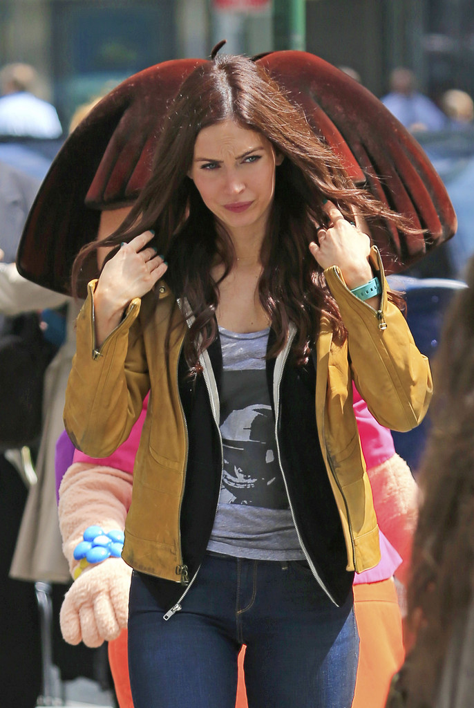 Megan-Fox-in-jeans-TMNT-7