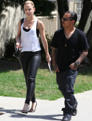 Mena-Suvari-Out-for-Lunch-in Los-Feliz-7