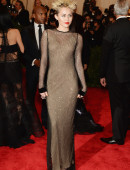 Miley-Cyrus-2013-Met-Gala-in-NYC-3