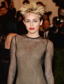 Miley-Cyrus-2013-Met-Gala-in-NYC-5