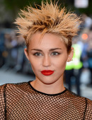 Miley-Cyrus-2013-Met-Gala-in-NYC-6