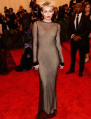 Miley-Cyrus-2013-Met-Gala-in-NYC-9