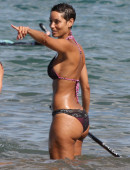 Nicole-Murphy-in-Bikini-in-Hawaii-14