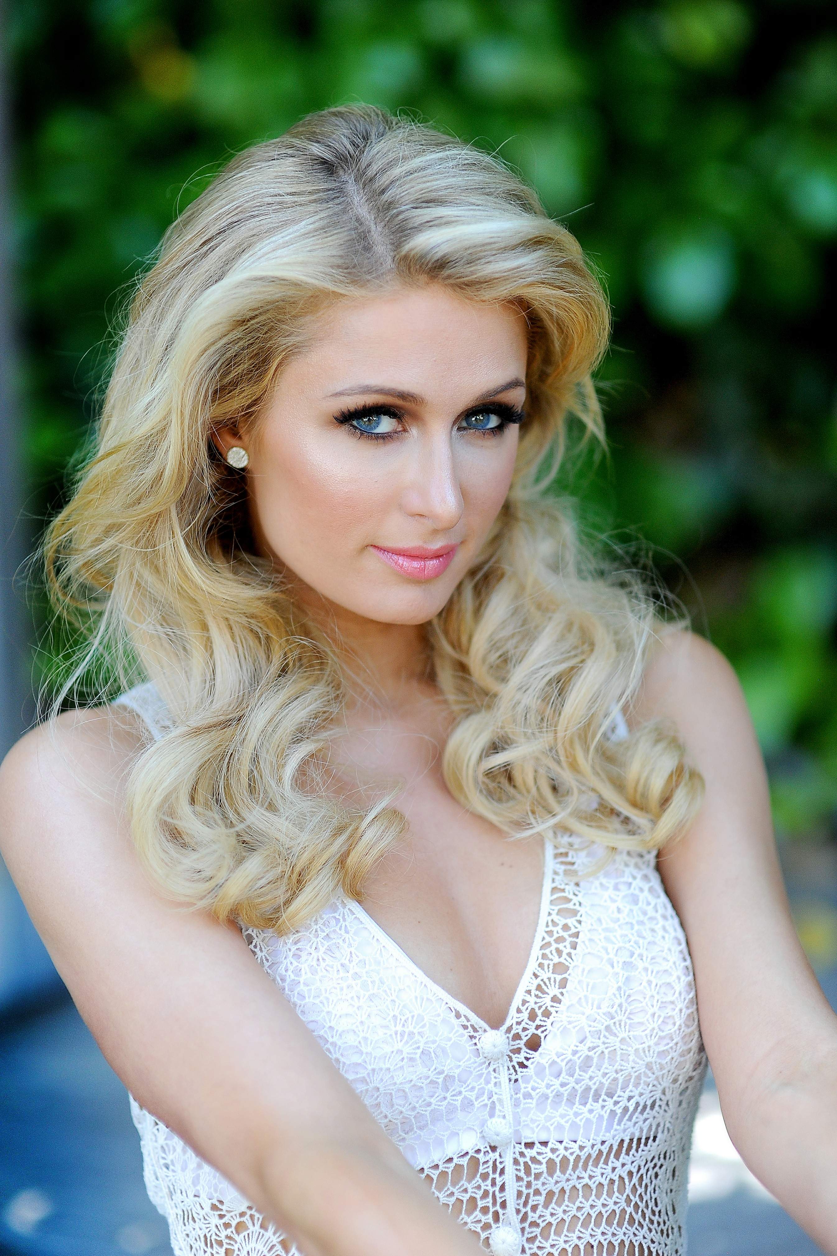 Paris-Hilton-Privat-Lingerie-Photoshoot-2013-30
