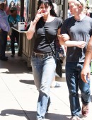 Pauley-Perrette-Pokies-on-the-set-of-Extra-in-LA-1