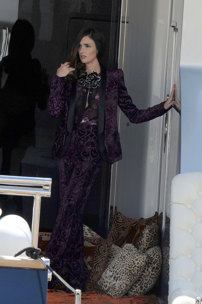 Paz-Vega-on-Roberto-Cavallis-yacht-in-Cannes-12