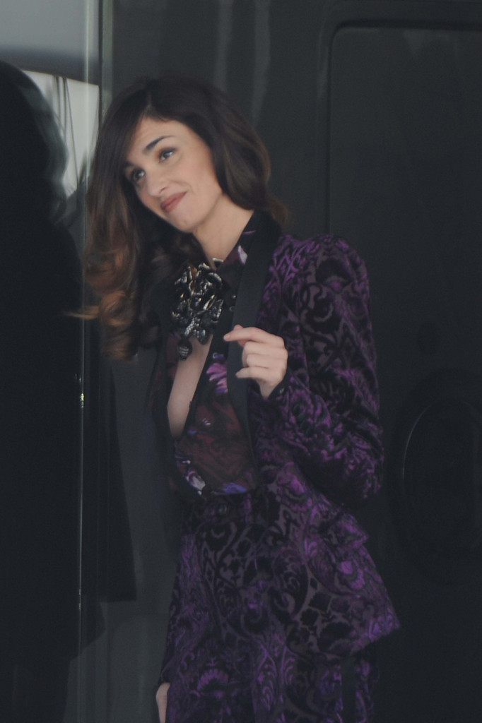 Paz-Vega-on-Roberto-Cavallis-yacht-in-Cannes-9