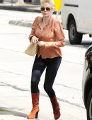 Rose-McGowan-in-Jeans-at-Office-Building-5