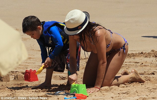 Sarah-Shahi-in-Bikini-at-Beach-in-Hawaii-14