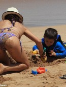 Sarah-Shahi-in-Bikini-at-Beach-in-Hawaii-2
