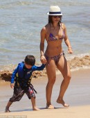 Sarah-Shahi-in-Bikini-at-Beach-in-Hawaii-7