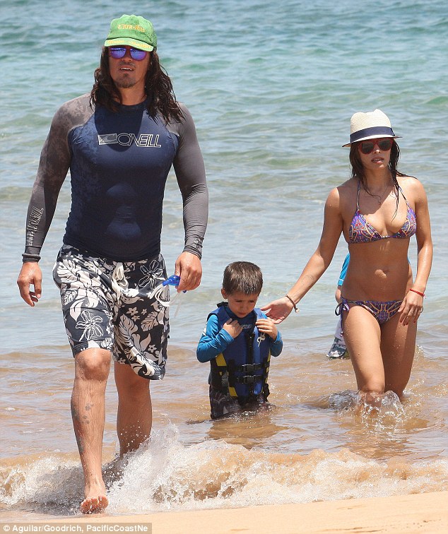 Sarah-Shahi-in-Bikini-at-Beach-in-Hawaii-8