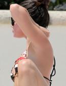 Selena-Gomez-in-Bikini-in-Miami-002