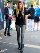 Sophie-Monk-Visitng-the-Oasis-Youth-Support-for-The-Salvation-Army-in-Surry-Hills-6