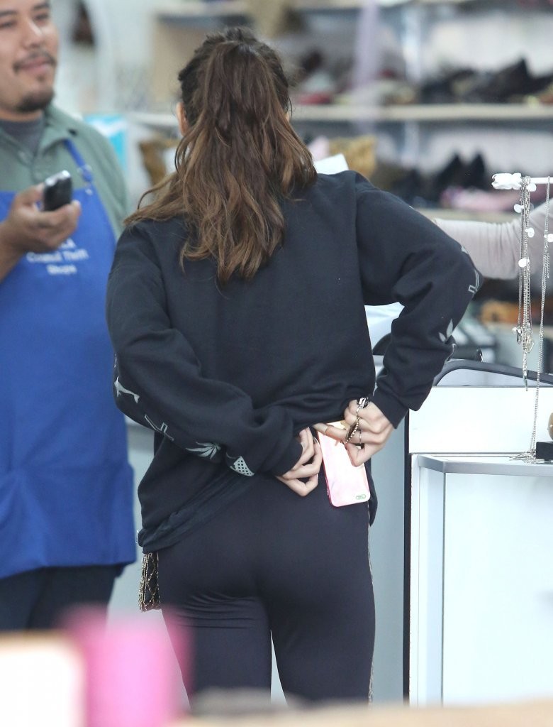 Vanessa+Hudgens+Booty+Shopping+1