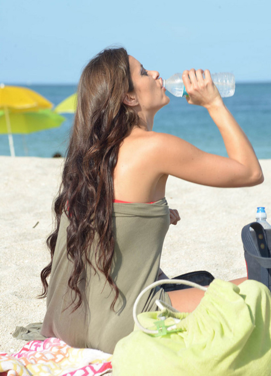 Anais-Zanotti-Bikini-Candids-in-Miami-8