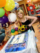 Ariana-Grande-and-Jennette-McCurdy-on-the-Set-of-Sam-&-Cat-in-LA-3