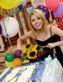 Ariana-Grande-and-Jennette-McCurdy-on-the-Set-of-Sam-&-Cat-in-LA-5