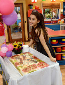 Ariana-Grande-and-Jennette-McCurdy-on-the-Set-of-Sam-&-Cat-in-LA-7