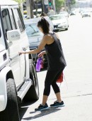 Brenda-Song-booty-in-tights-at-a-gym-in-Los-Angeles-5