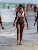 Claudia-Jordan-and-Nicole-Mitchell-in-Bikini-in-Miami-10