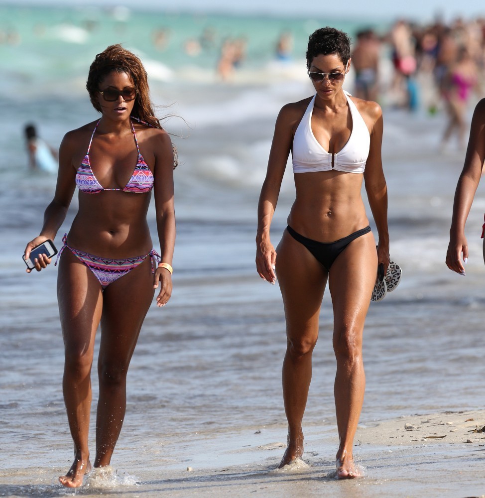 Claudia-Jordan-and-Nicole-Mitchell-in-Bikini-in-Miami-11