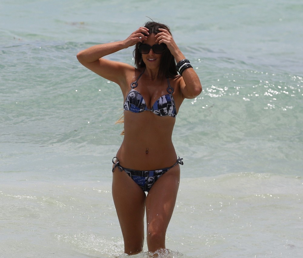 Claudia-Romani-in-Bikini-in-Miami-20