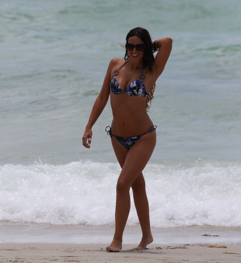 Claudia-Romani-in-Bikini-in-Miami-9