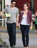 Emma-Watson-in-jeans-out-and-about-in-Nashville-Tennesse-3