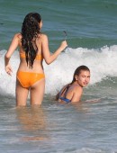 Hailey-Baldwin-in-Bikini-in-Miami-1