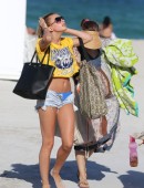 Hailey-Baldwin-in-Bikini-in-Miami-22