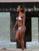Jada-Pinkett-Smith-in-White-Bikini-in-Hawaii-5