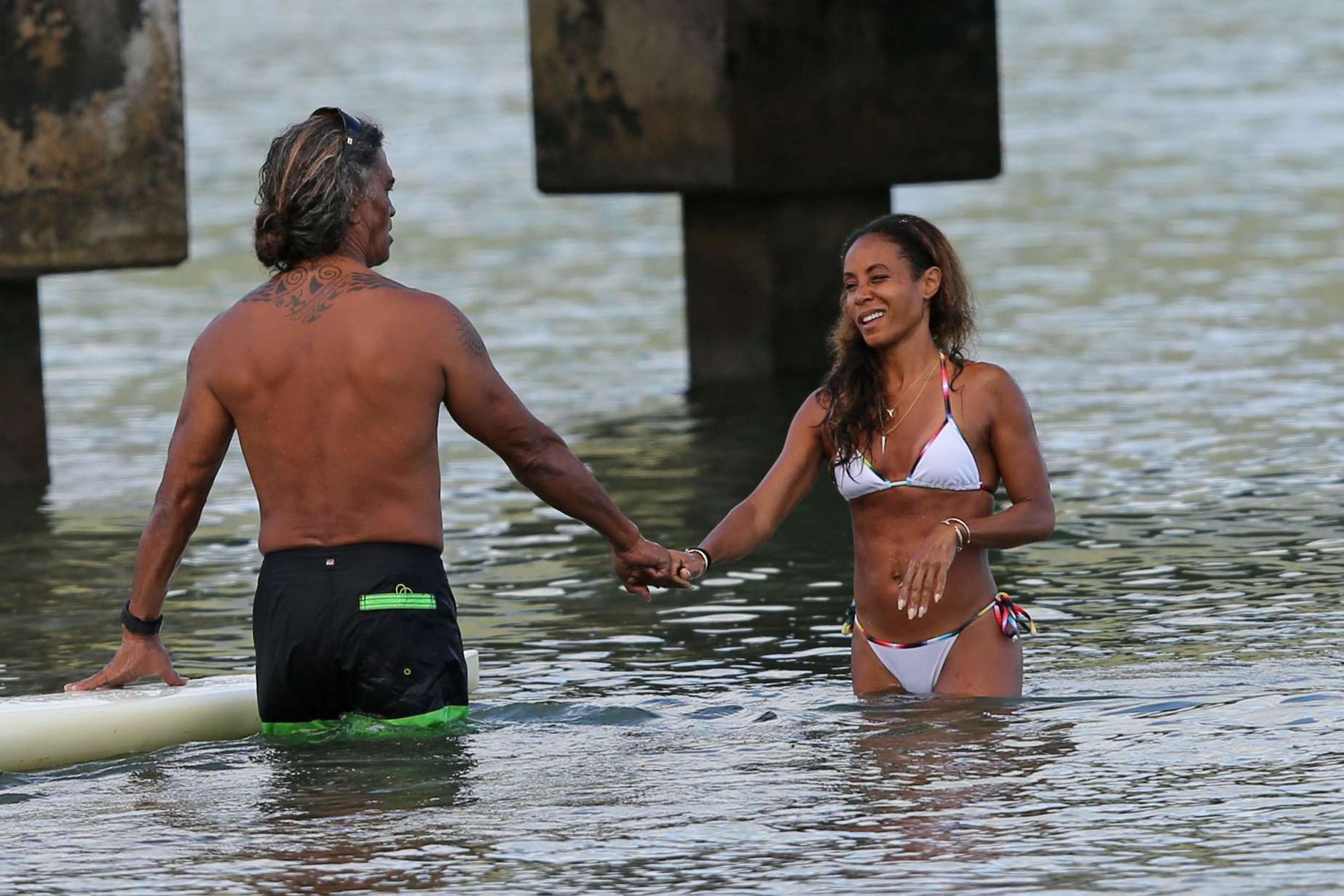 Jada-Pinkett-Smith-in-White-Bikini-in-Hawaii-6