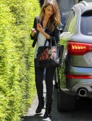 Jessica-Alba-arriving-at-the-gym-in-West-Hollywood-11