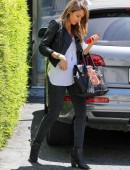 Jessica-Alba-arriving-at-the-gym-in-West-Hollywood-5