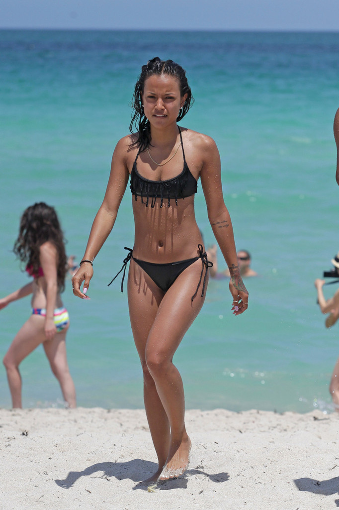 Karrueche-Tran-in-Bikini-Beach-Miami-13