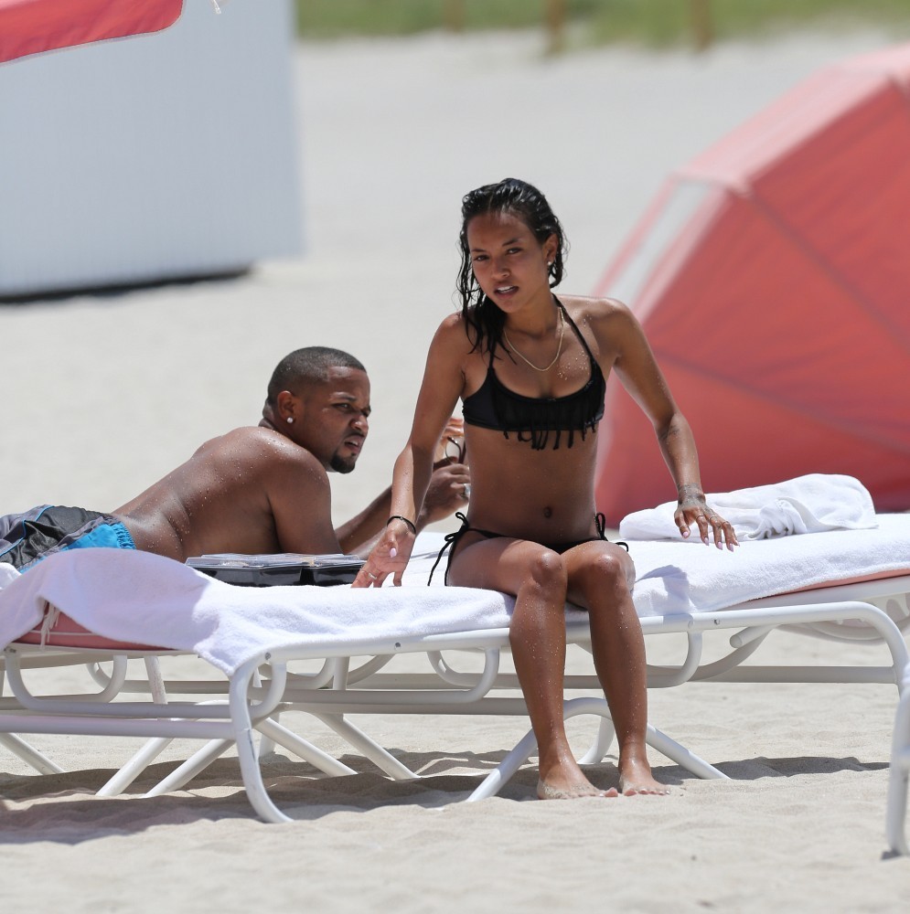 Karrueche-Tran-in-Bikini-Beach-Miami-2