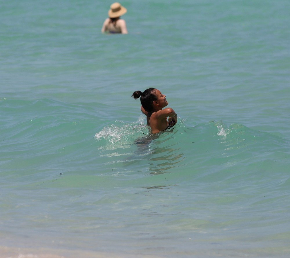 Karrueche-Tran-in-Bikini-Beach-Miami-3