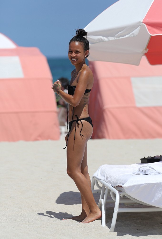 Karrueche-Tran-in-Bikini-Beach-Miami-5