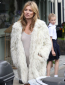 Kate-Moss-Filming-a-Commercial-in-London-3