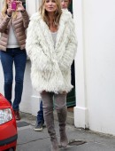Kate-Moss-Filming-a-Commercial-in-London-4