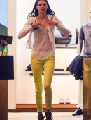 Kendall-Jenner-Out-and-About-Shopping-in-NYC-2