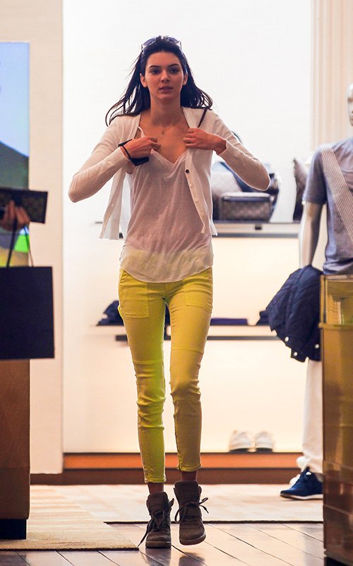 Kendall-Jenner-Out-and-About-Shopping-in-NYC-2