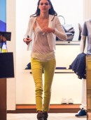 Kendall-Jenner-Out-and-About-Shopping-in-NYC-4