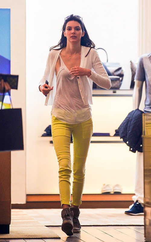 Kendall-Jenner-Out-and-About-Shopping-in-NYC-4