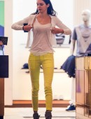 Kendall-Jenner-Out-and-About-Shopping-in-NYC-6