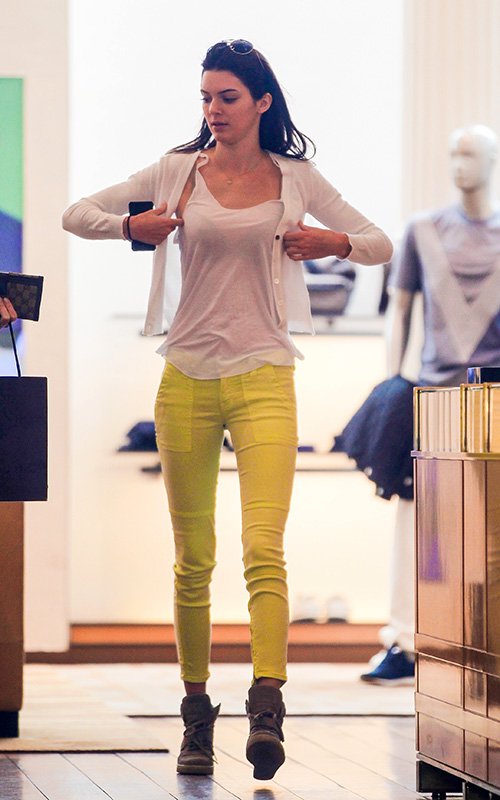 Kendall-Jenner-Out-and-About-Shopping-in-NYC-6