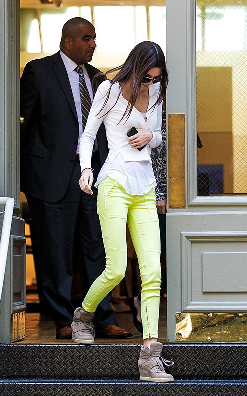 Kendall-Jenner-Out-and-About-Shopping-in-NYC-7