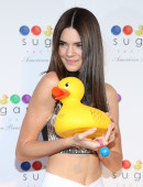Kendall-Jenner-Sugar-Factory-American-Brasserie-Grand-Opening-in-NYC-13
